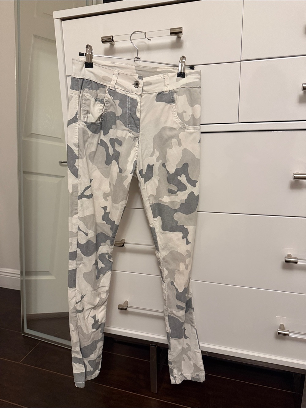 Women’s White & Gray Camouflage Skinny Pants